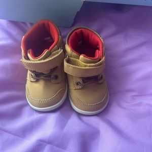 New in box Stride rite baby boys size 4 shoe